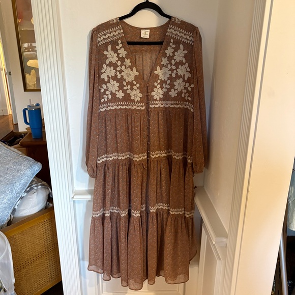 Embroidered button duster - Picture 3 of 7